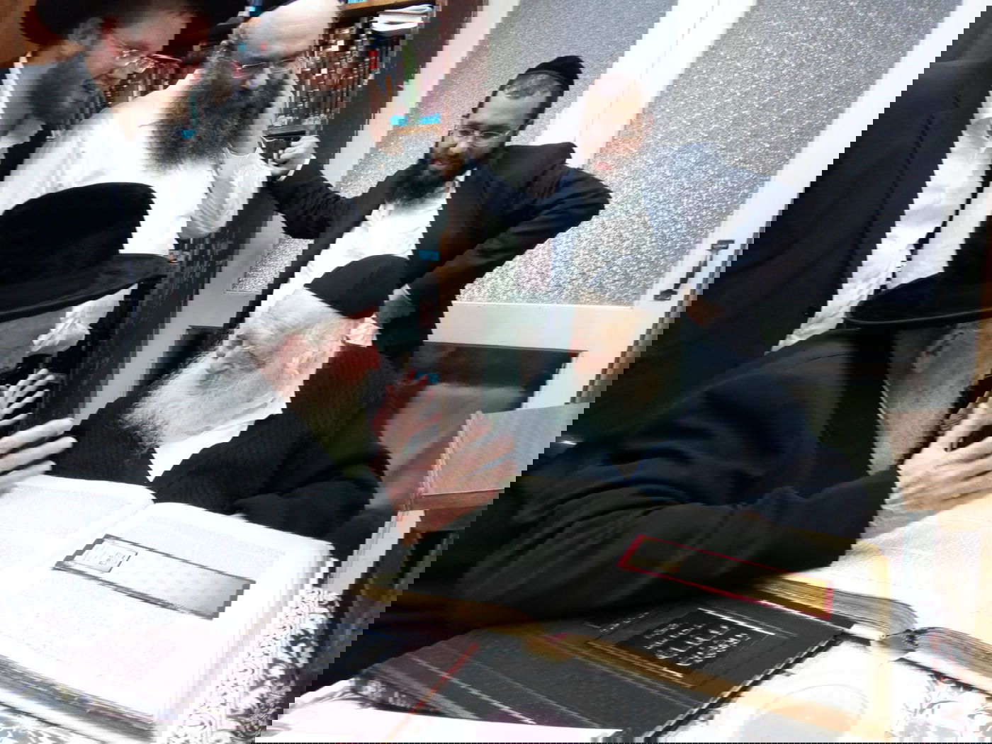 הגר"מ זילבר ביקר בבתי גדו"י בבני ברק. צפו