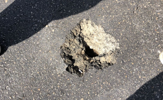 בשל בור בכביש: שדרות שז"ר נחסמו לרכבים