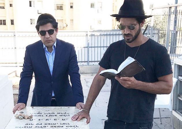 תיעוד: הסלבס מתפללים בציון מרן הגר"ע יוסף  זצוק"ל