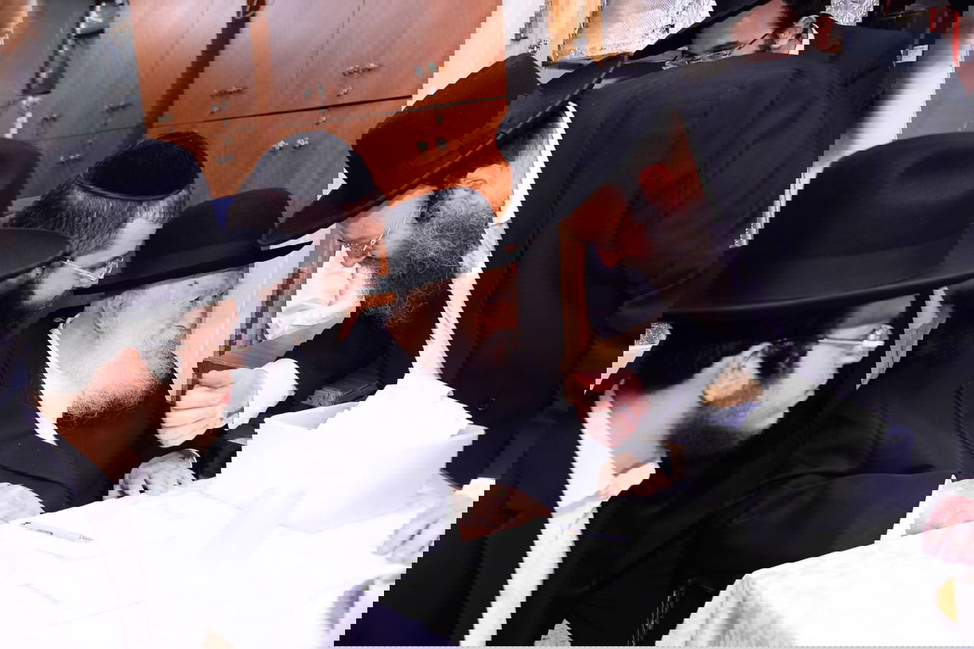 לצד מקורבים בלבד: נכד מרן הגר"ח קנייבסקי התארס