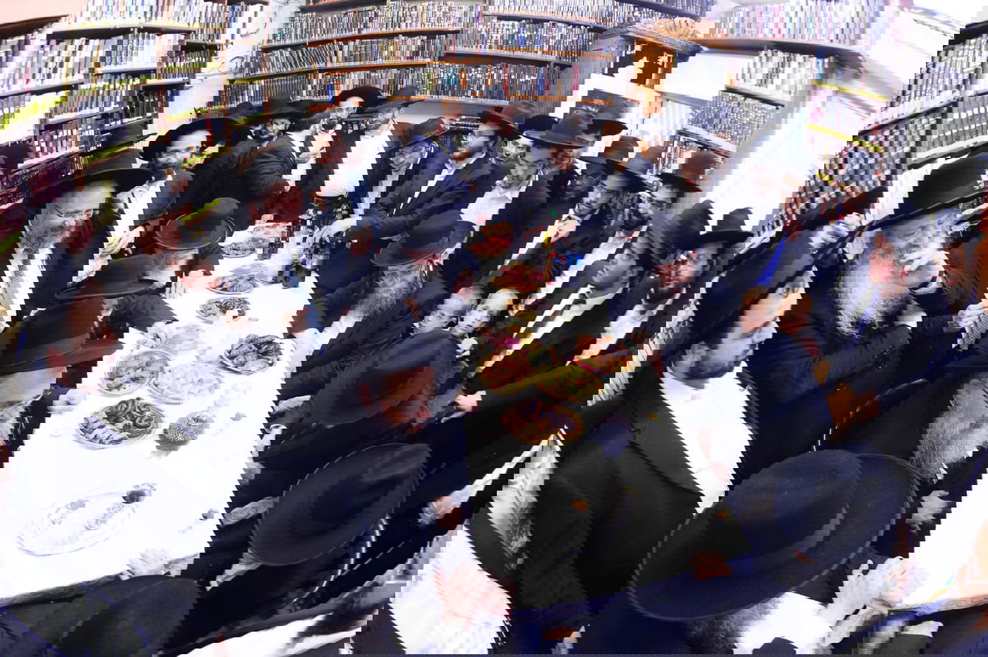 לצד מקורבים בלבד: נכד מרן הגר"ח קנייבסקי התארס