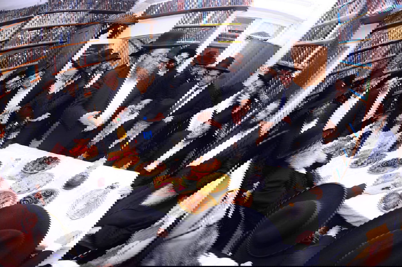 לצד מקורבים בלבד: נכד מרן הגר"ח קנייבסקי התארס