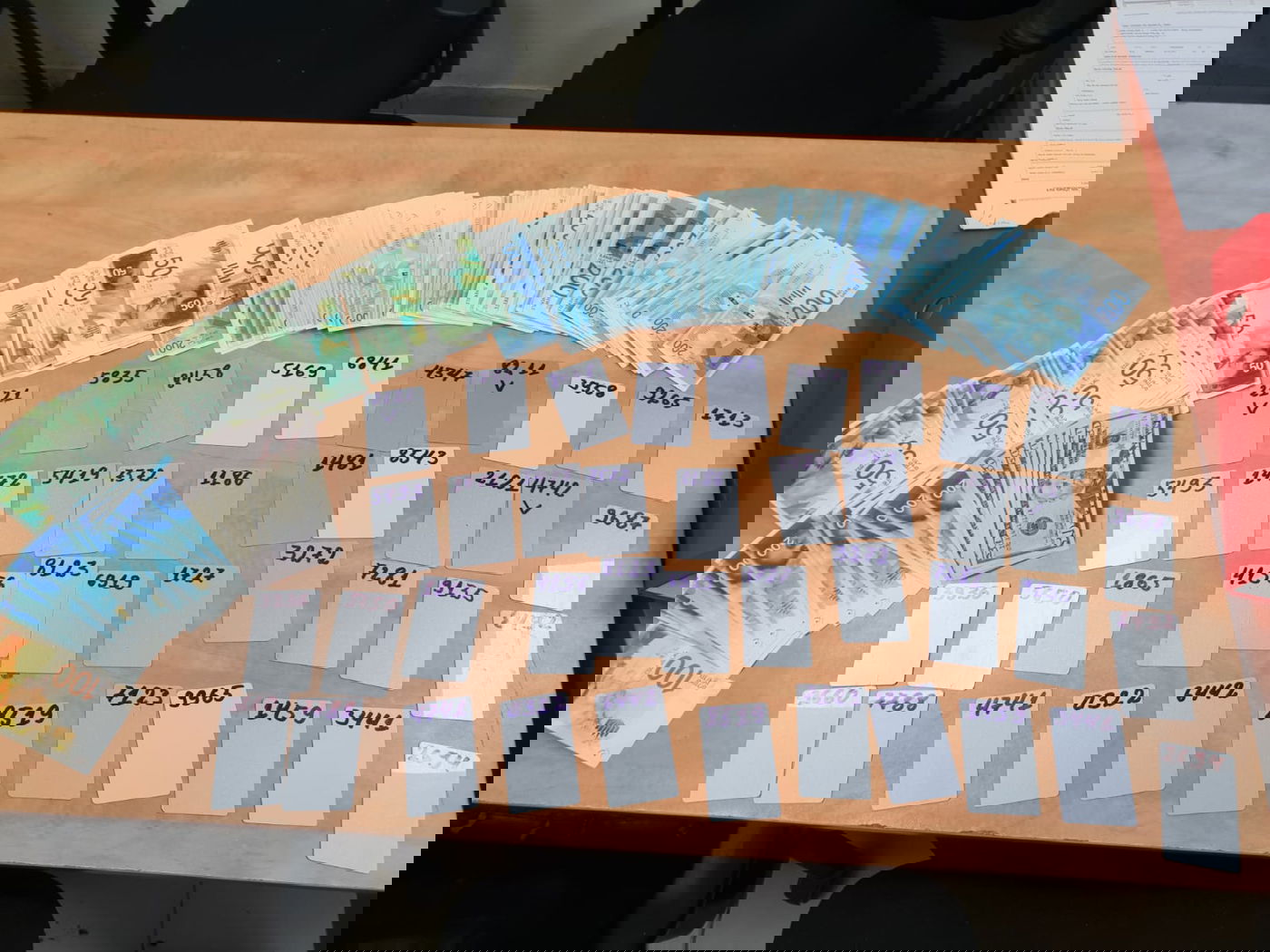 כך גנבו התיירים מהכספומט עשרות אלפים