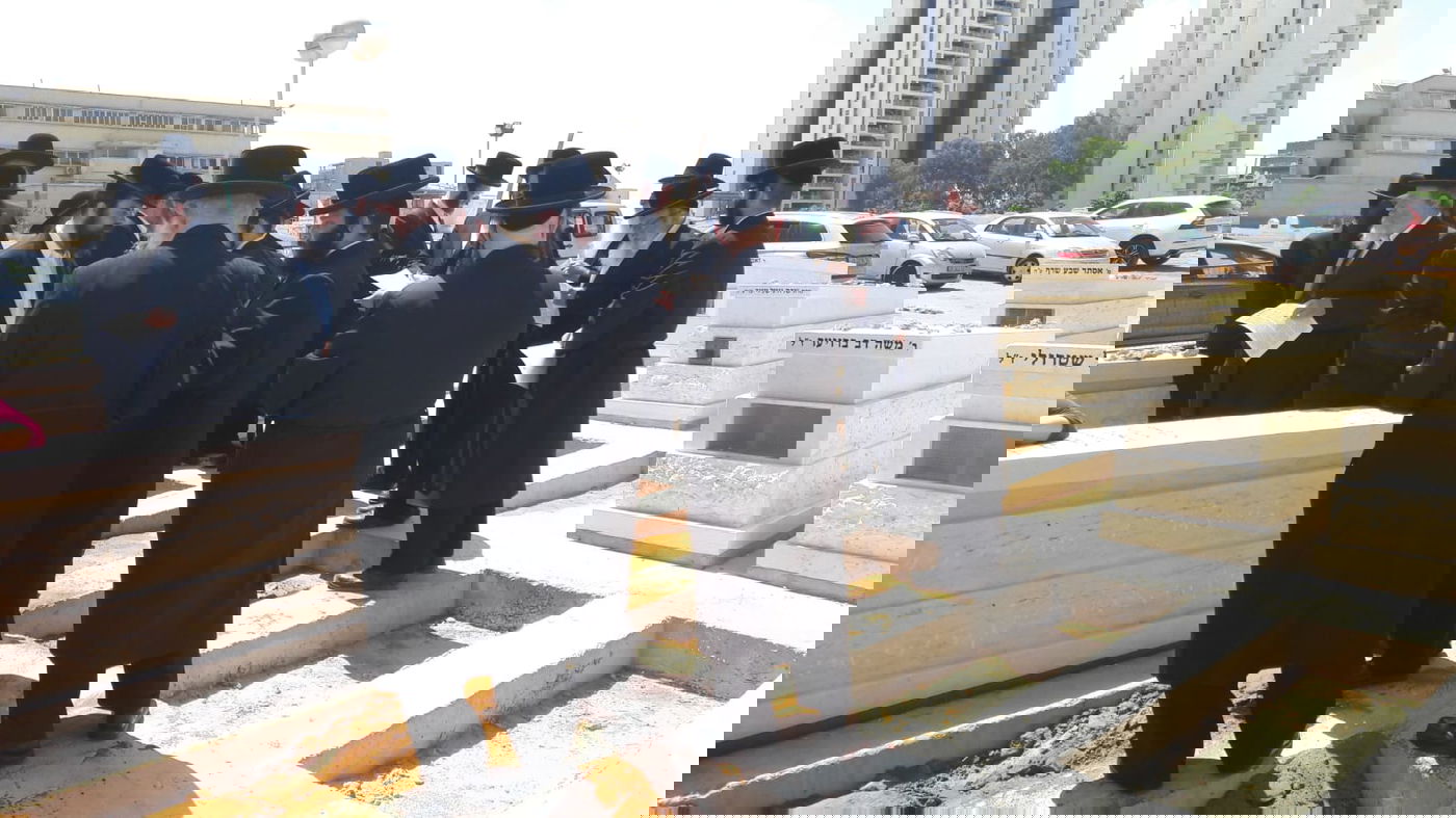 הוקמה מצבה בקבר המשב"ק המיתולוגי • תיעוד