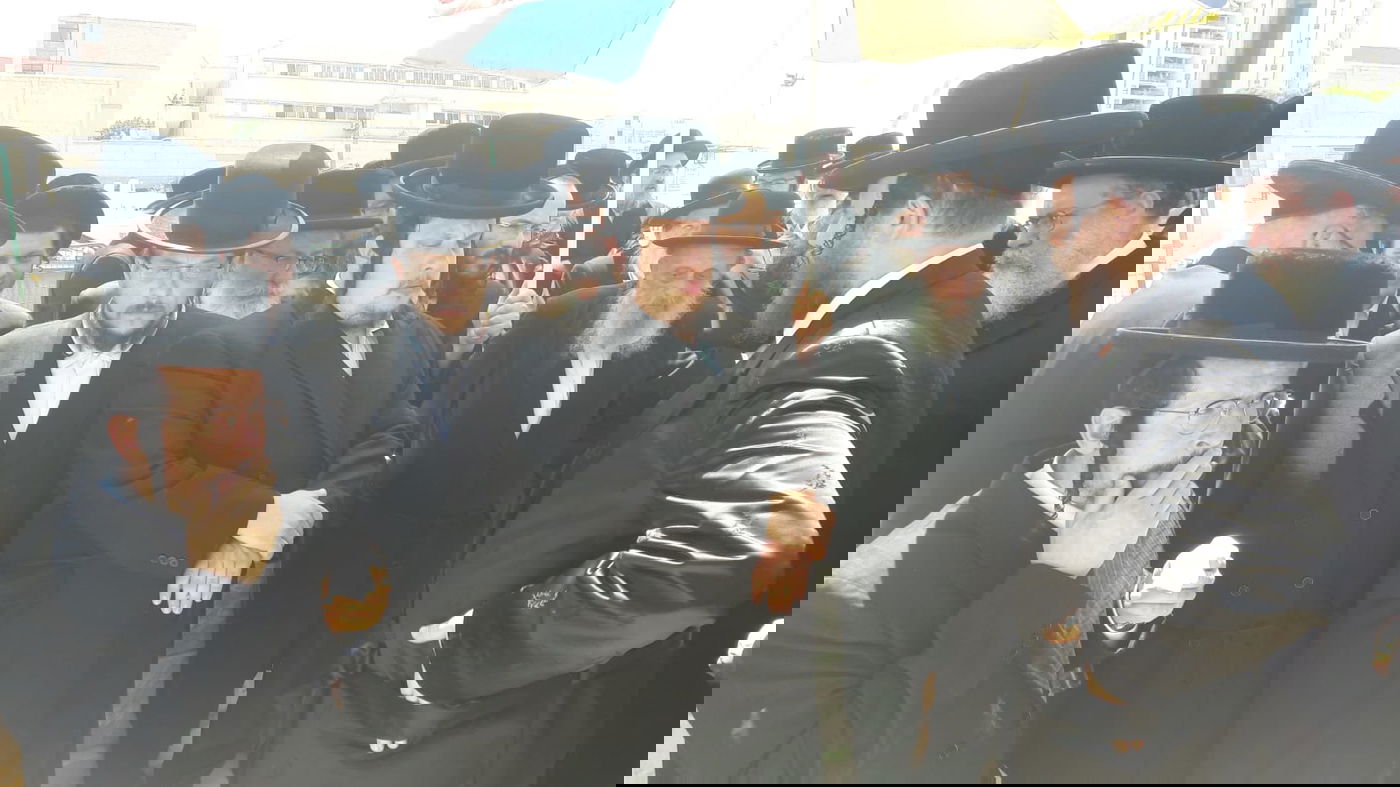 הוקמה מצבה בקבר המשב"ק המיתולוגי • תיעוד