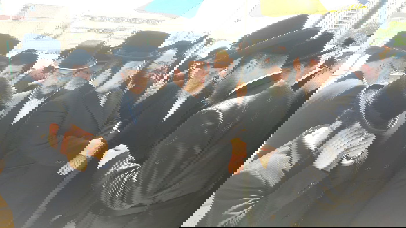 הוקמה מצבה בקבר המשב"ק המיתולוגי • תיעוד