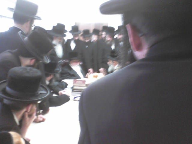 לאחר המתיחות: הרבי מסקווירא ביקר אצל מחותנו הרבי מויז'ניץ ממונסי