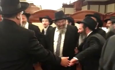 רובשקין חיתן את בנו; אלפים חגגו • צפו