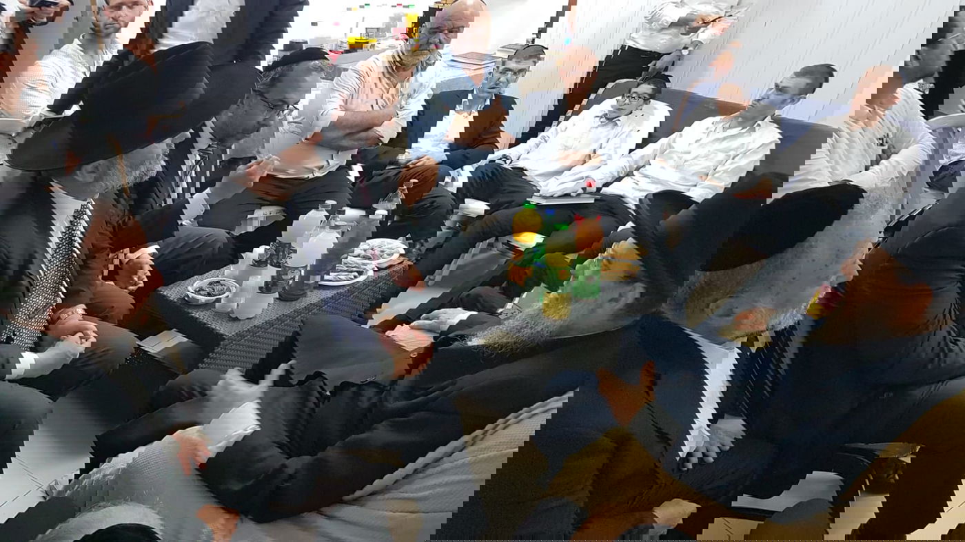 אריה דרעי ניחם את הגר"י ברדא ממנהיגי 'יחד'