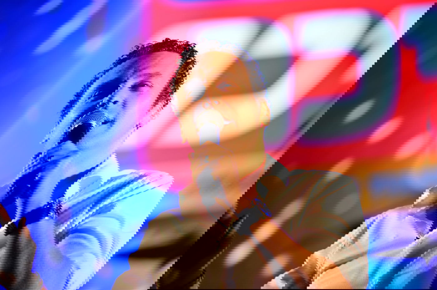 משיח בכיכר: החב"דניקים חילקו סוכריות למפגינים