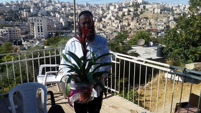 הפתעה לחולדאי: פרחים מתנה מברוך מרזל