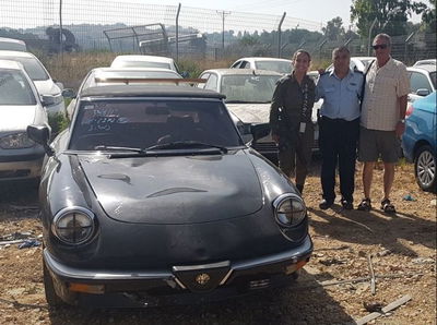 השוטר עם בעל הרכב