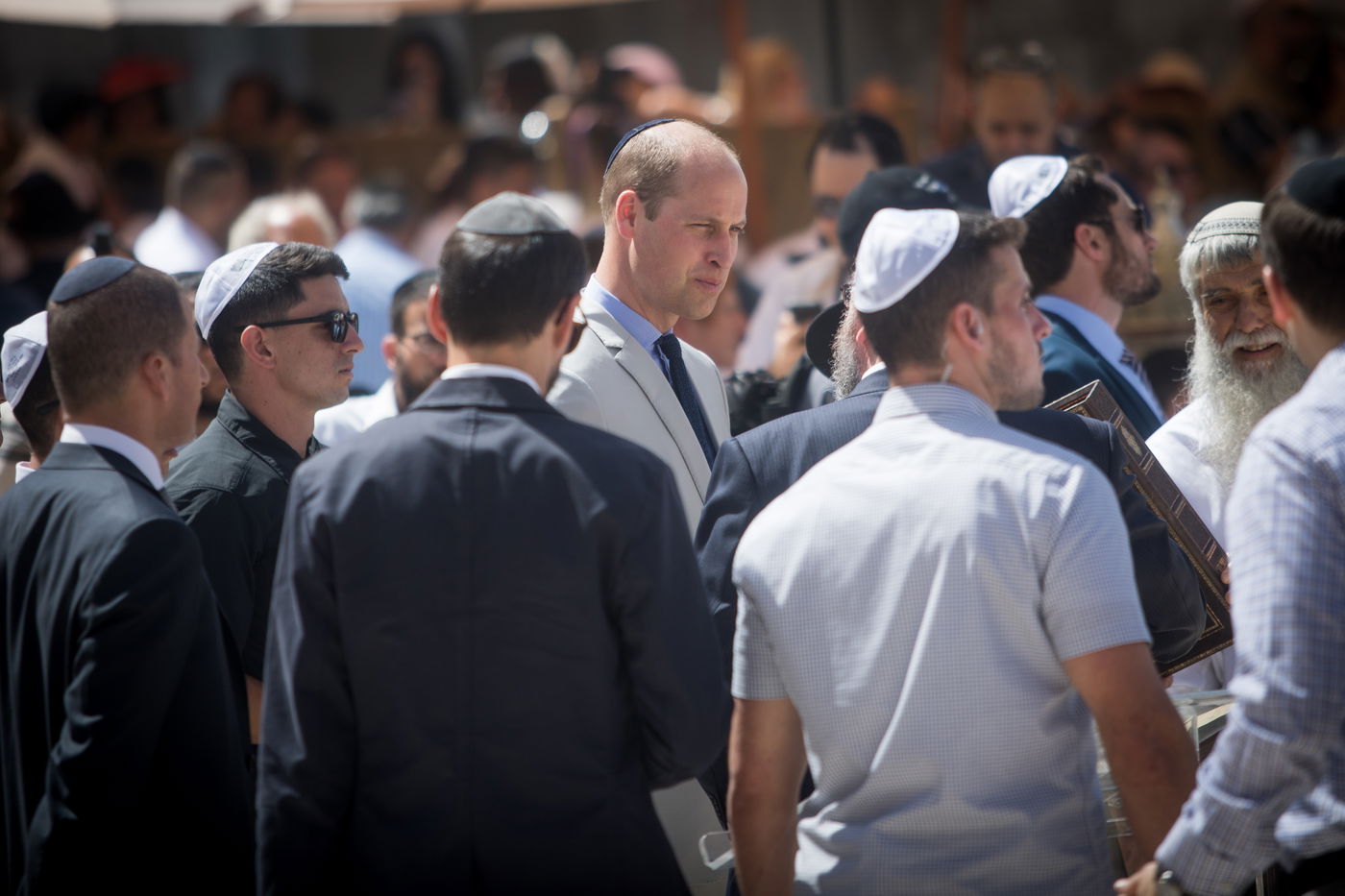 פתק התפילה של הנסיך נלקח מהכותל. צפו