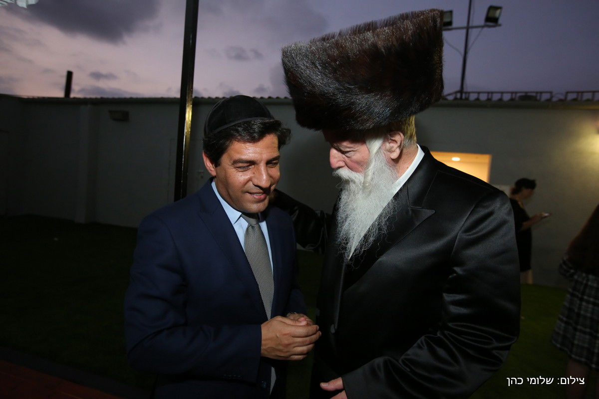 המונים בחתונת איש החסד ישראל ירט • צפו