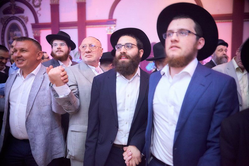 בשבע ברכות החלו בכתיבת ספר תורה • צפו