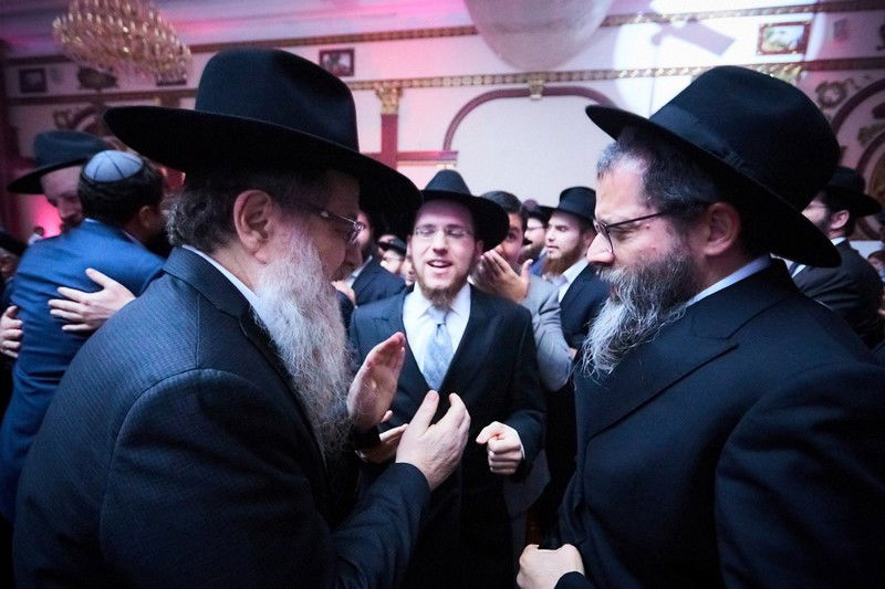 בשבע ברכות החלו בכתיבת ספר תורה • צפו