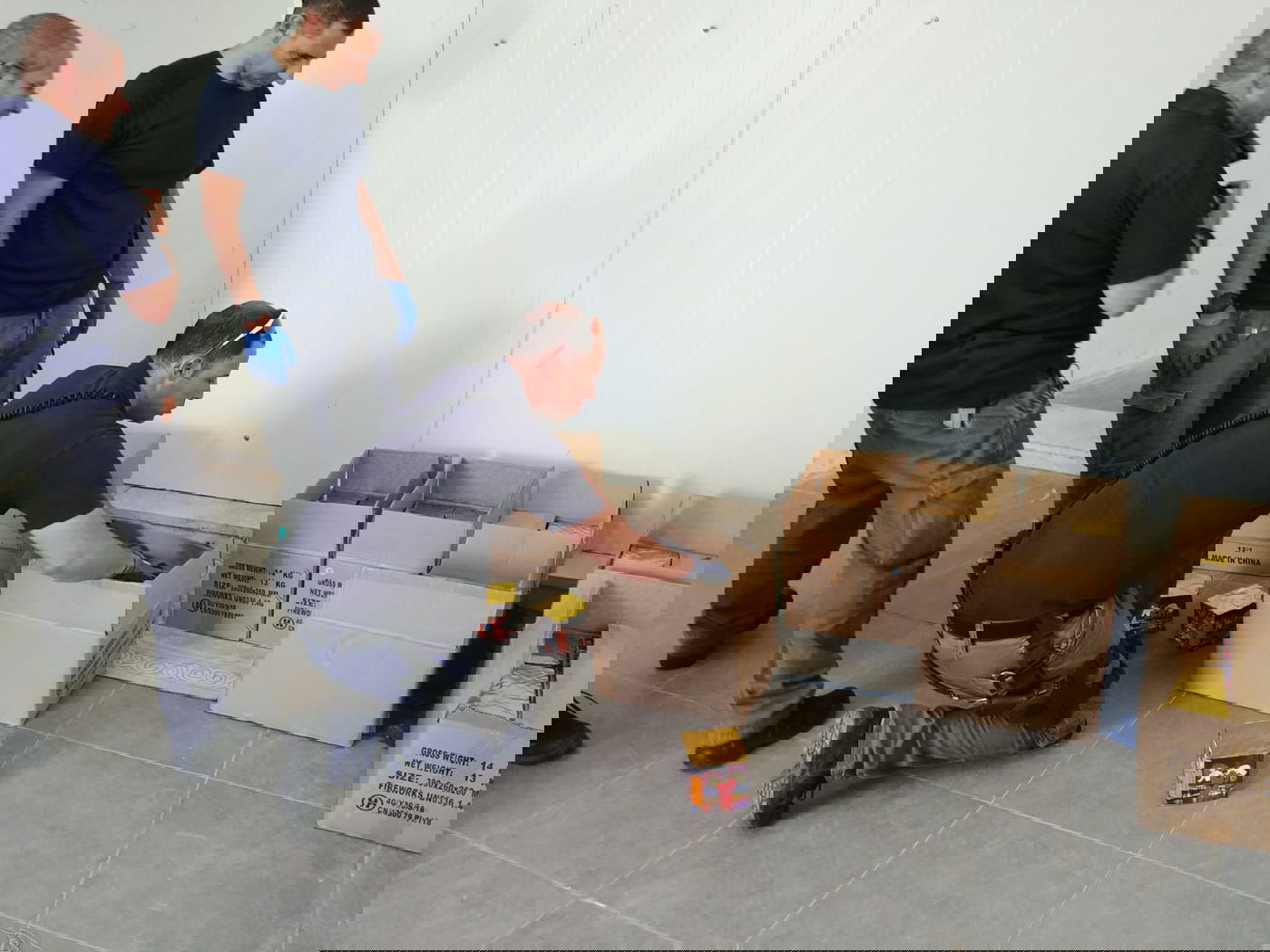 כוורות זיקוקים וציפורים מוגנות נתפסו בי-ם