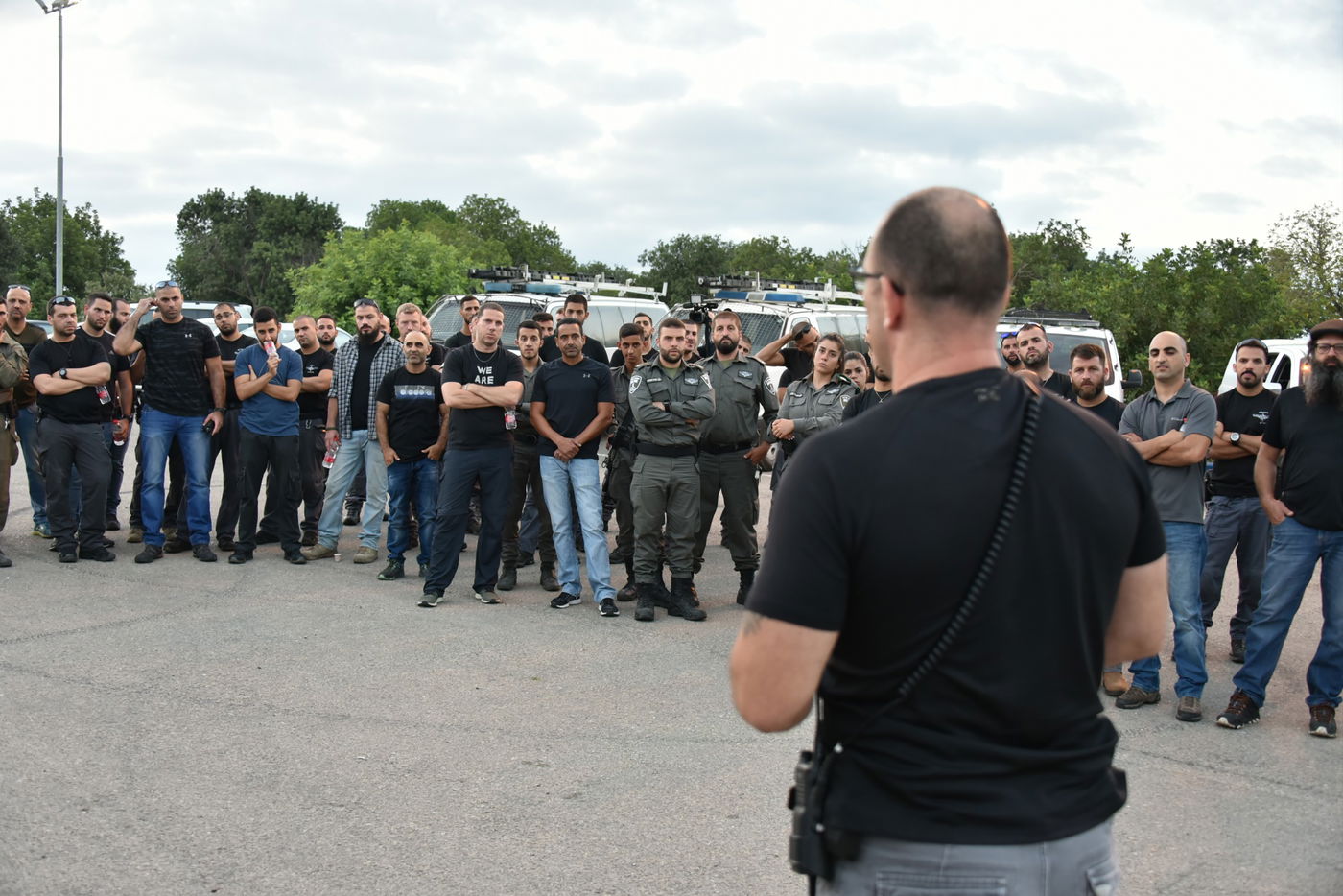 עשרות שוטרים פשטו על אום אל פחם • צפו