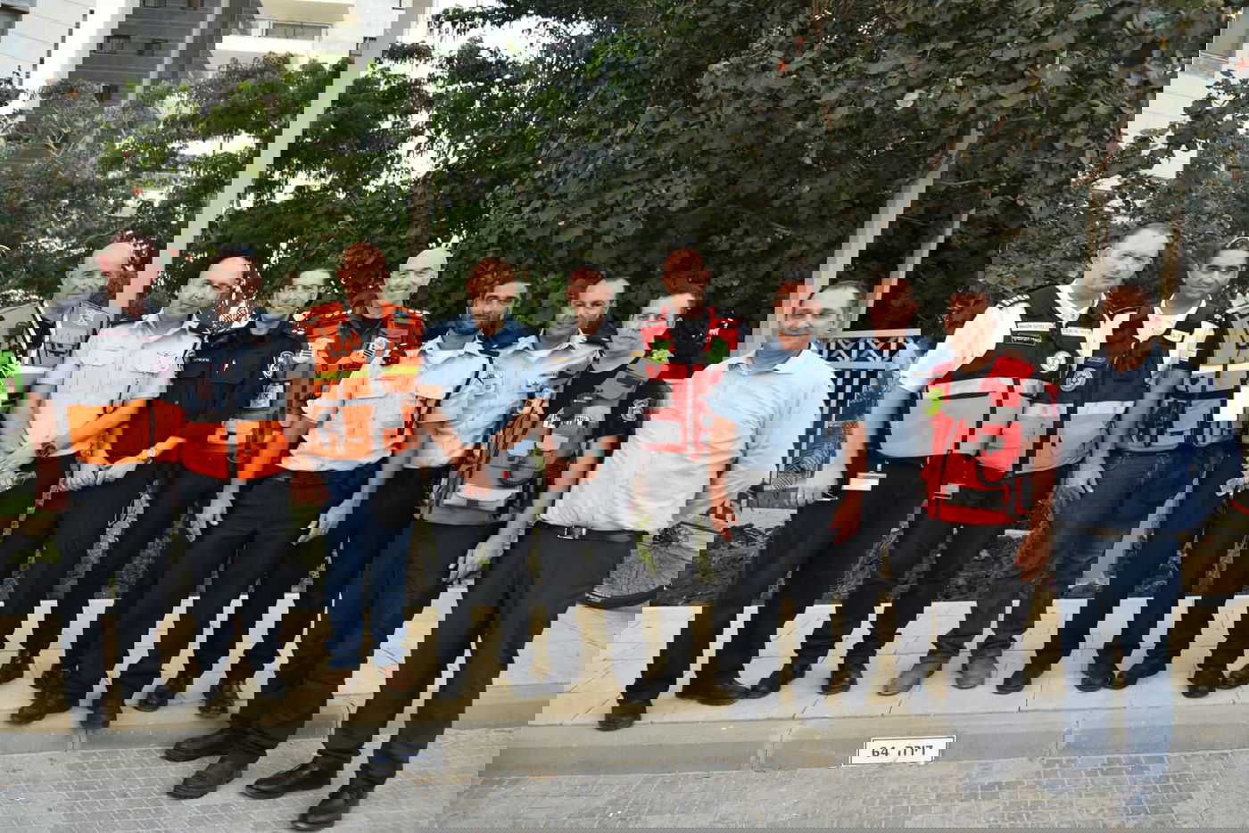 רקטה "פגעה" בדירה בקומה 18 בפתח תקווה • צפו