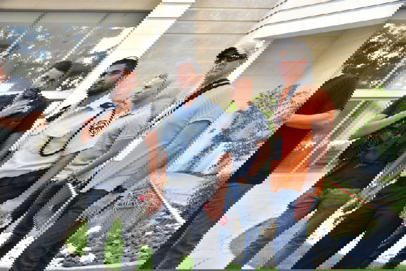 רקטה "פגעה" בדירה בקומה 18 בפתח תקווה • צפו