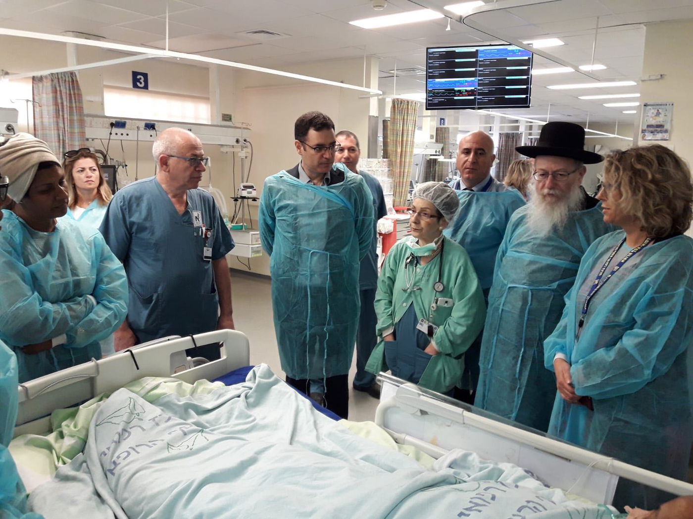 נתין זר דקר אחות בבית החולים, ליצמן בא לבקרה