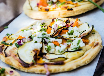 פיצה אנטיפסטי עם גבינת ריקוטה