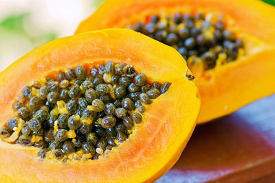 סלט פפאיה מרענן לשבת עם קינואה וקשיו