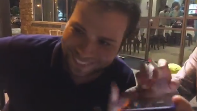 צפו בווידאו: העוזר של  ביבי מחקה את  הבוס