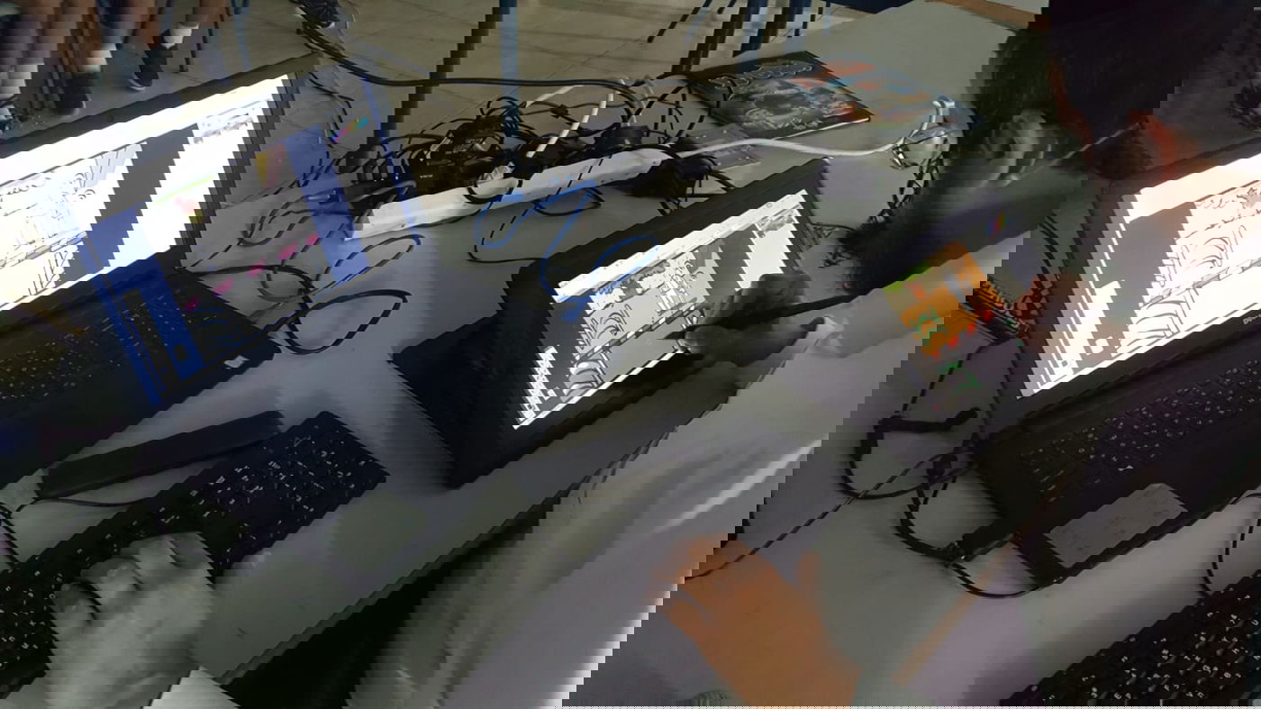 מוטי מצייר במופע