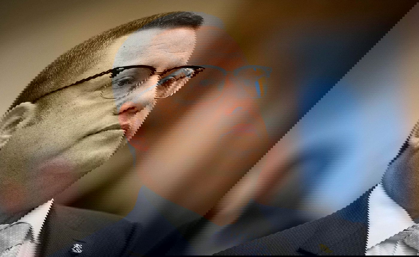 משה ליאון. הסגן העתידי גורם כאבי ראש