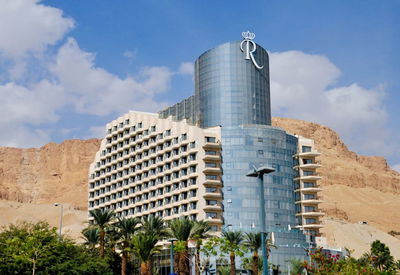 רויאל ים המלח.