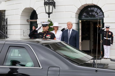 הנהג לשעבר של טראמפ הגיש נגדו תביעה