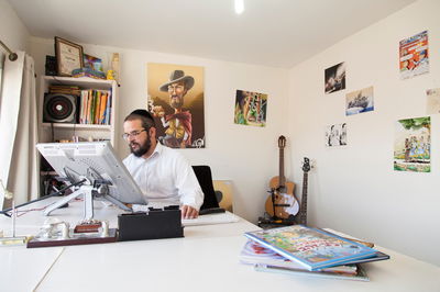 מוטי בסטודיו