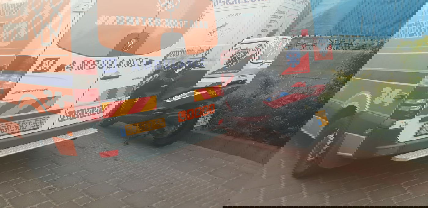 מצבו אנוש: פעוט טבע בבריכה בחצר ביתו