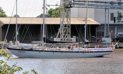 אחת הספינות שעוקלו