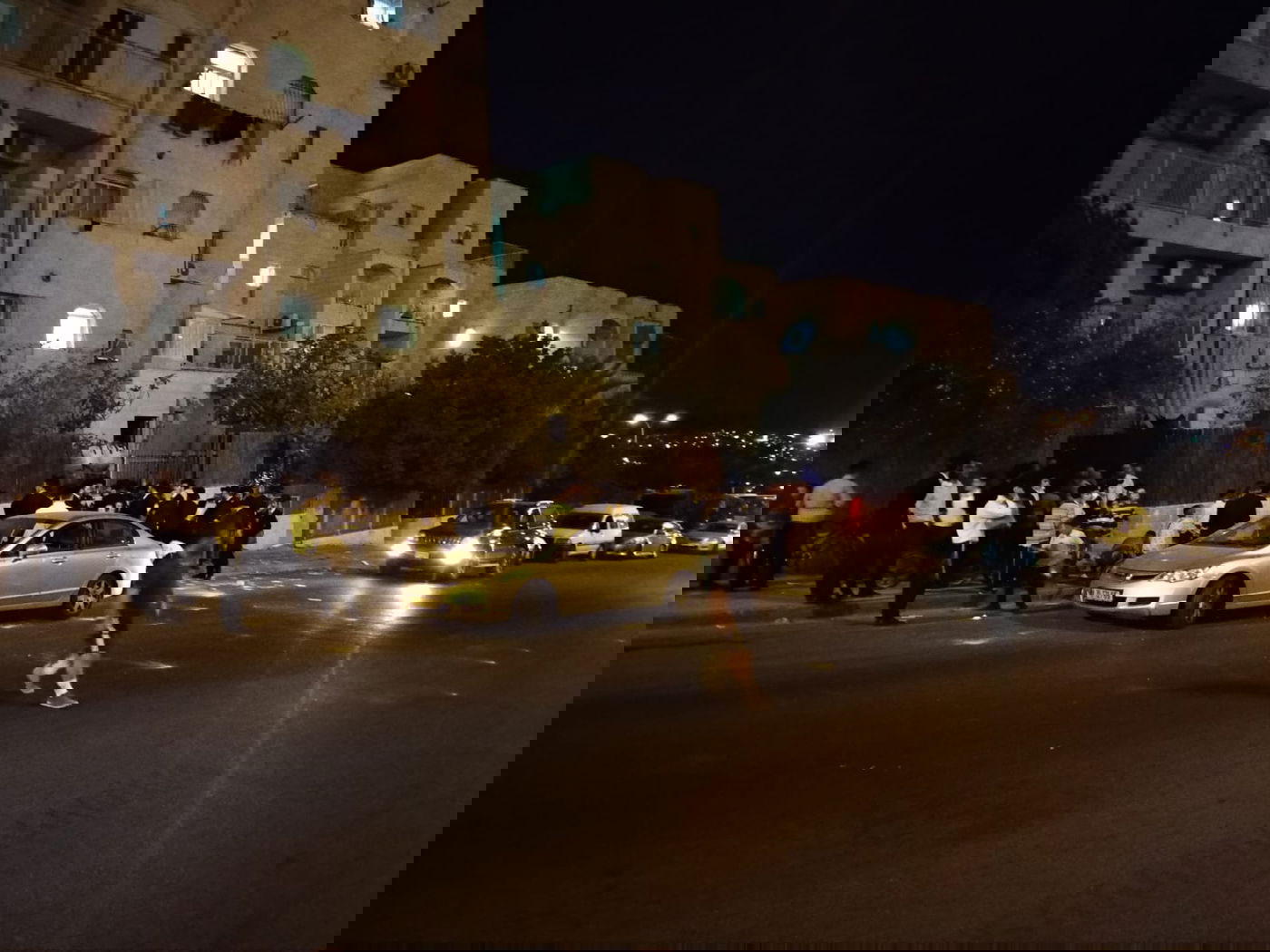 ליד ביתו: "אורי מקלב, מצווה לשנוא אותך"