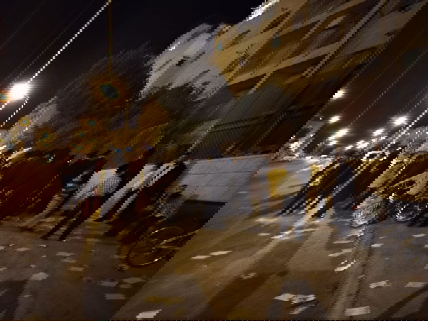 ליד ביתו: "אורי מקלב, מצווה לשנוא אותך"