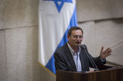 סערת הדרת החרדים בגבעת שמואל הגיעה לכנסת • צפו