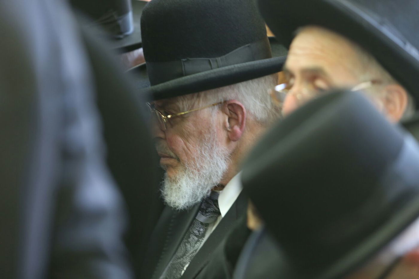 המונים במסע הלווית ראש ישיבת 'עטרת ישראל'