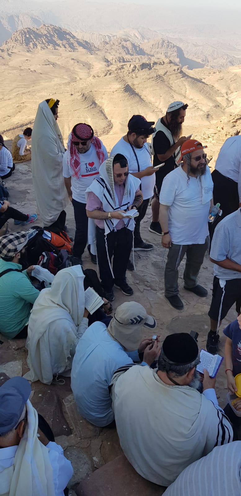 תיעוד: חרדים מחופשים לערבים בלב ירדן