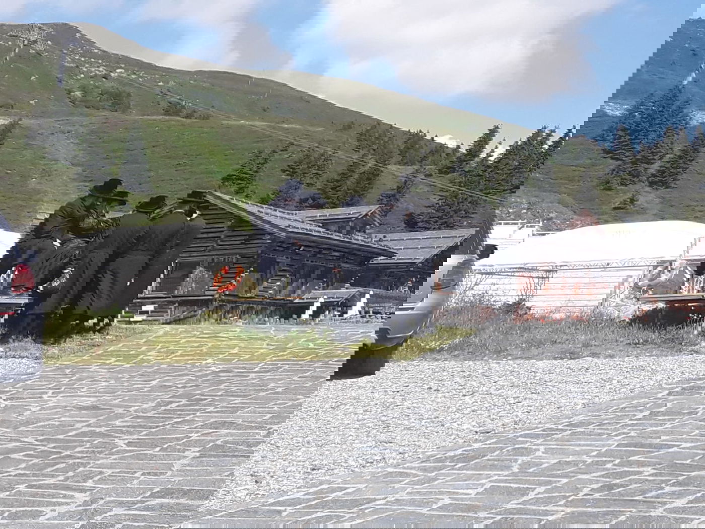 כך נופש האדמו"ר מתולדות אברהם יצחק בעיירה דאבוס בשוויץ • צפו