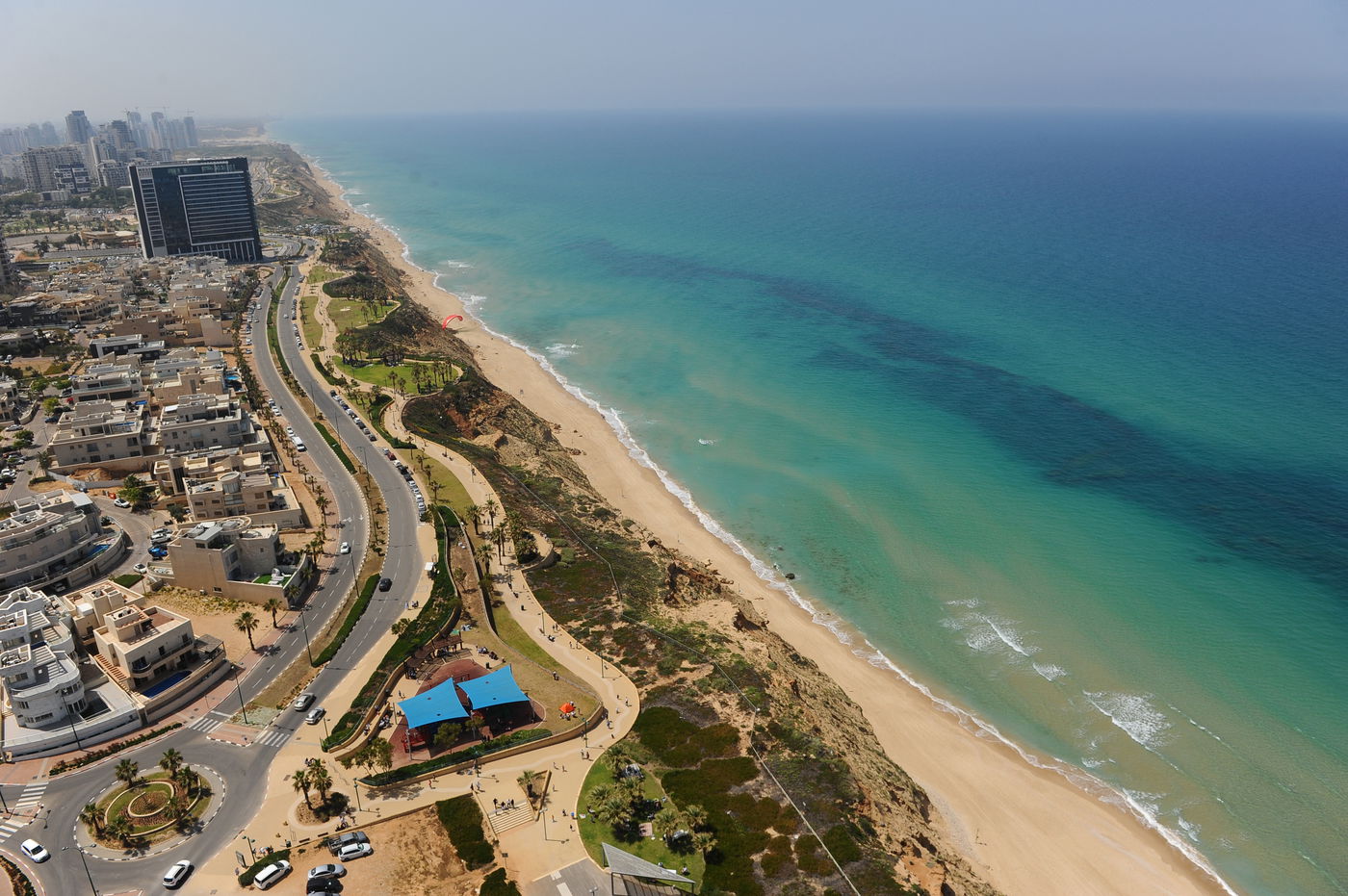 החוף בנתניה. ארכיון