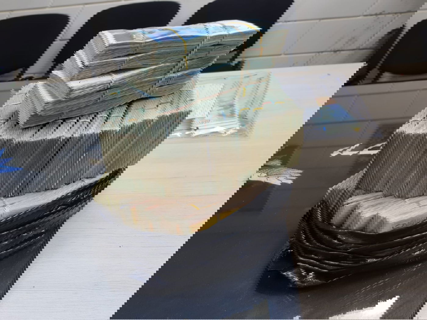 השוטרים הופתעו: מיליון שקל - בשקית זבל