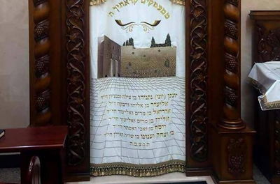ארון הקודש בבית הכנסת