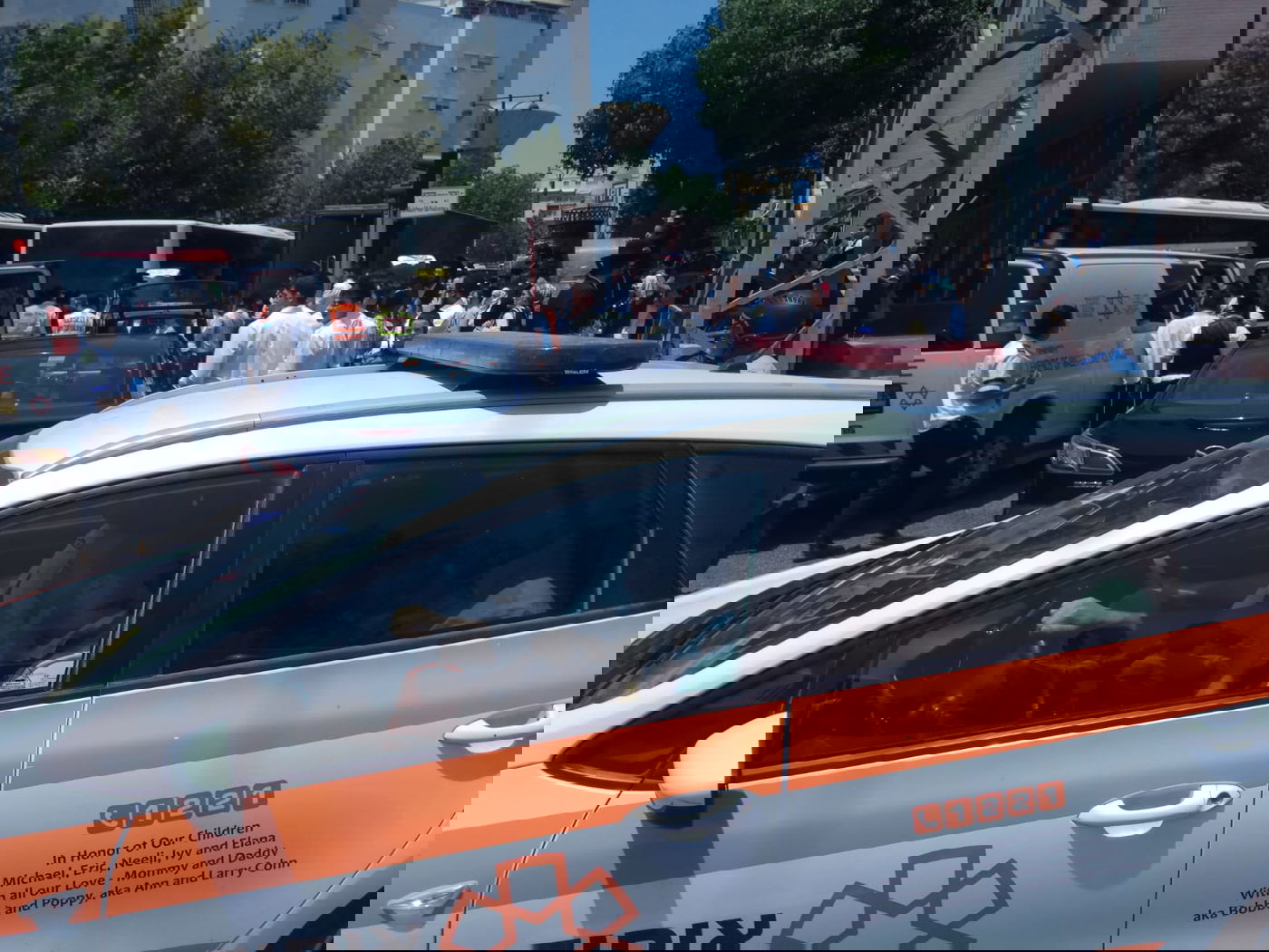 אוטובוס התנגש במשאית; צעיר נפצע קשה