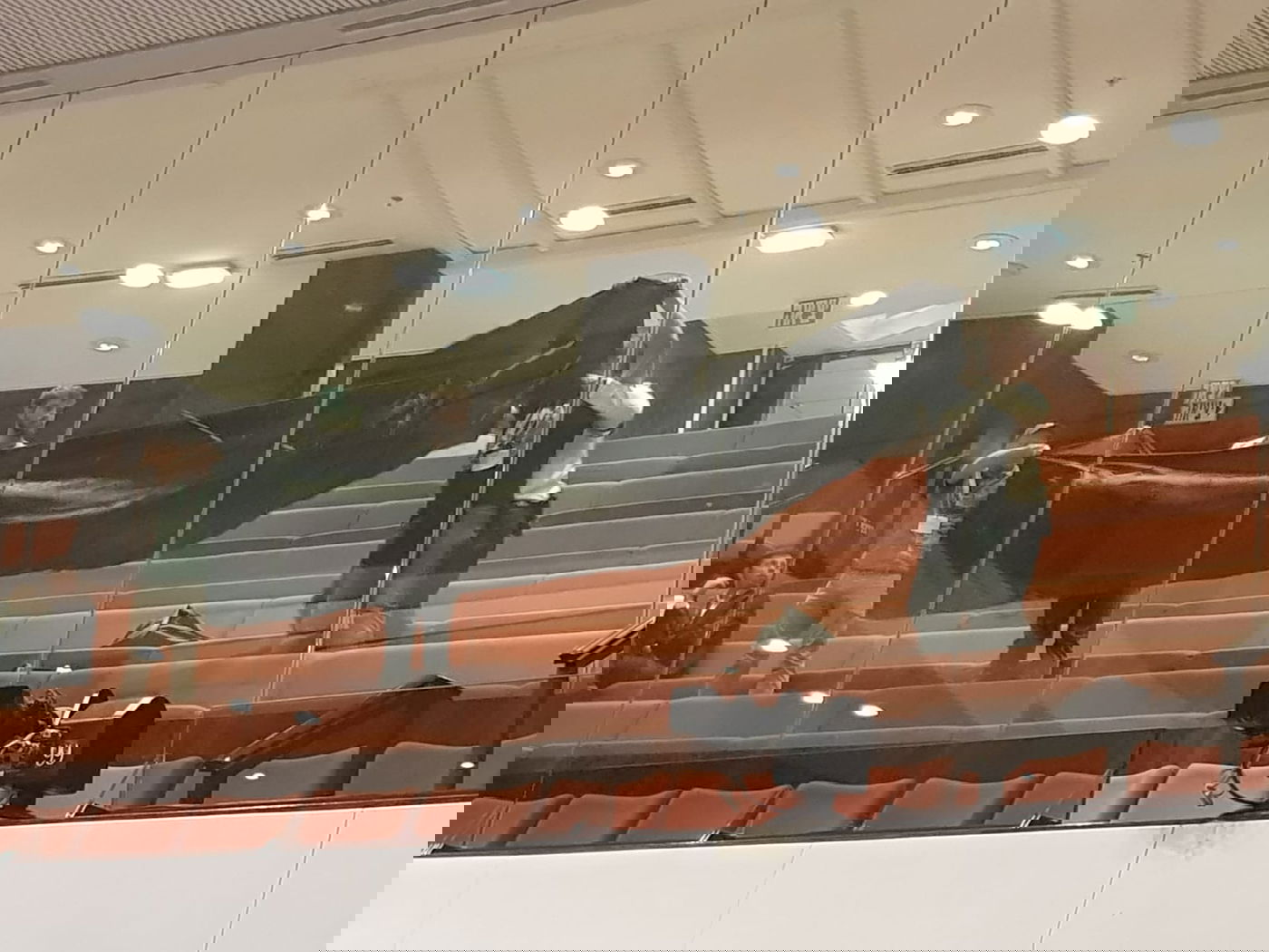 דגלים שחורים הונפו במליאת הכנסת • צפו