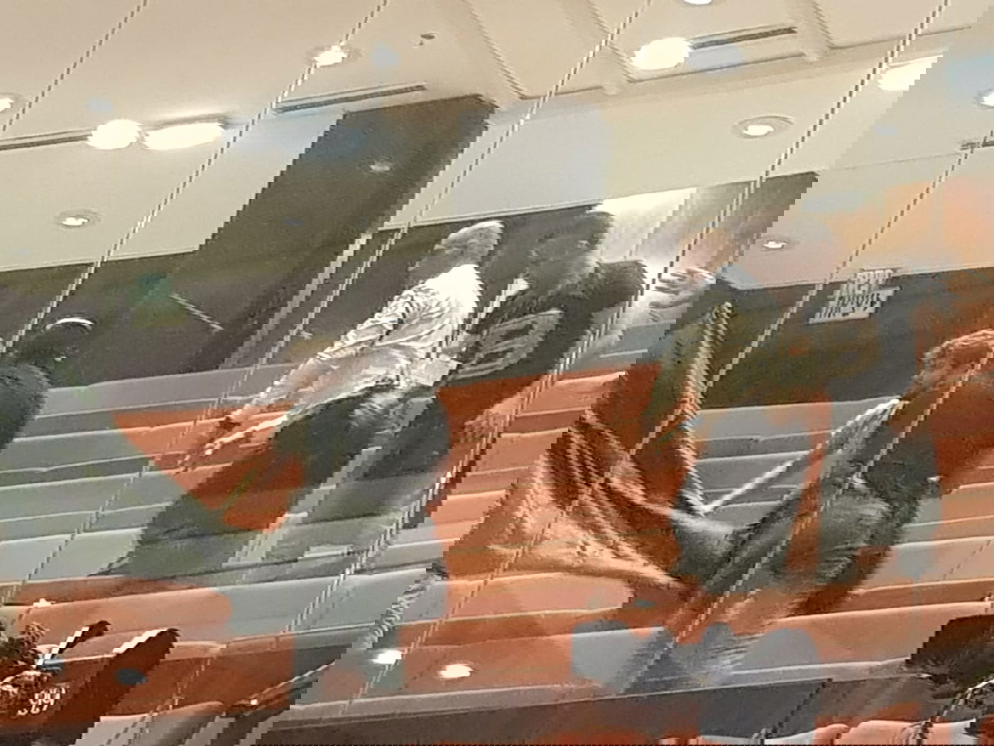 דגלים שחורים הונפו במליאת הכנסת • צפו