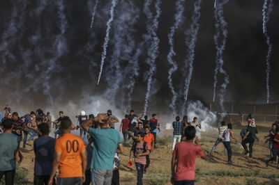 ירי של רימוני גז על מחבלי החמאס