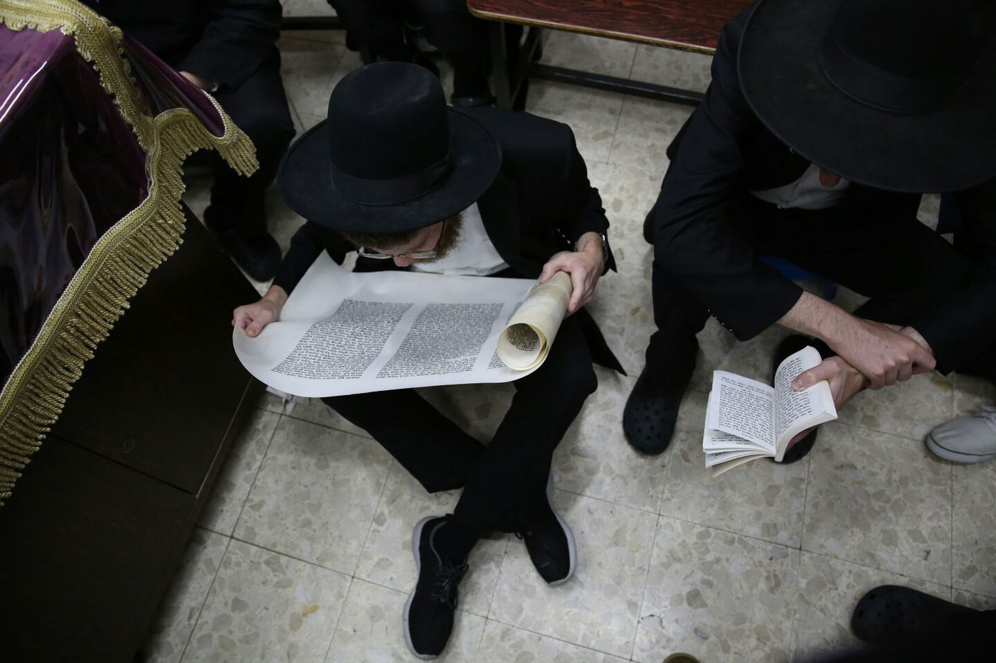 דַּרְכֵי צִיּוֹן אֲבֵלוֹת • הבכי על החורבן במאה שערים