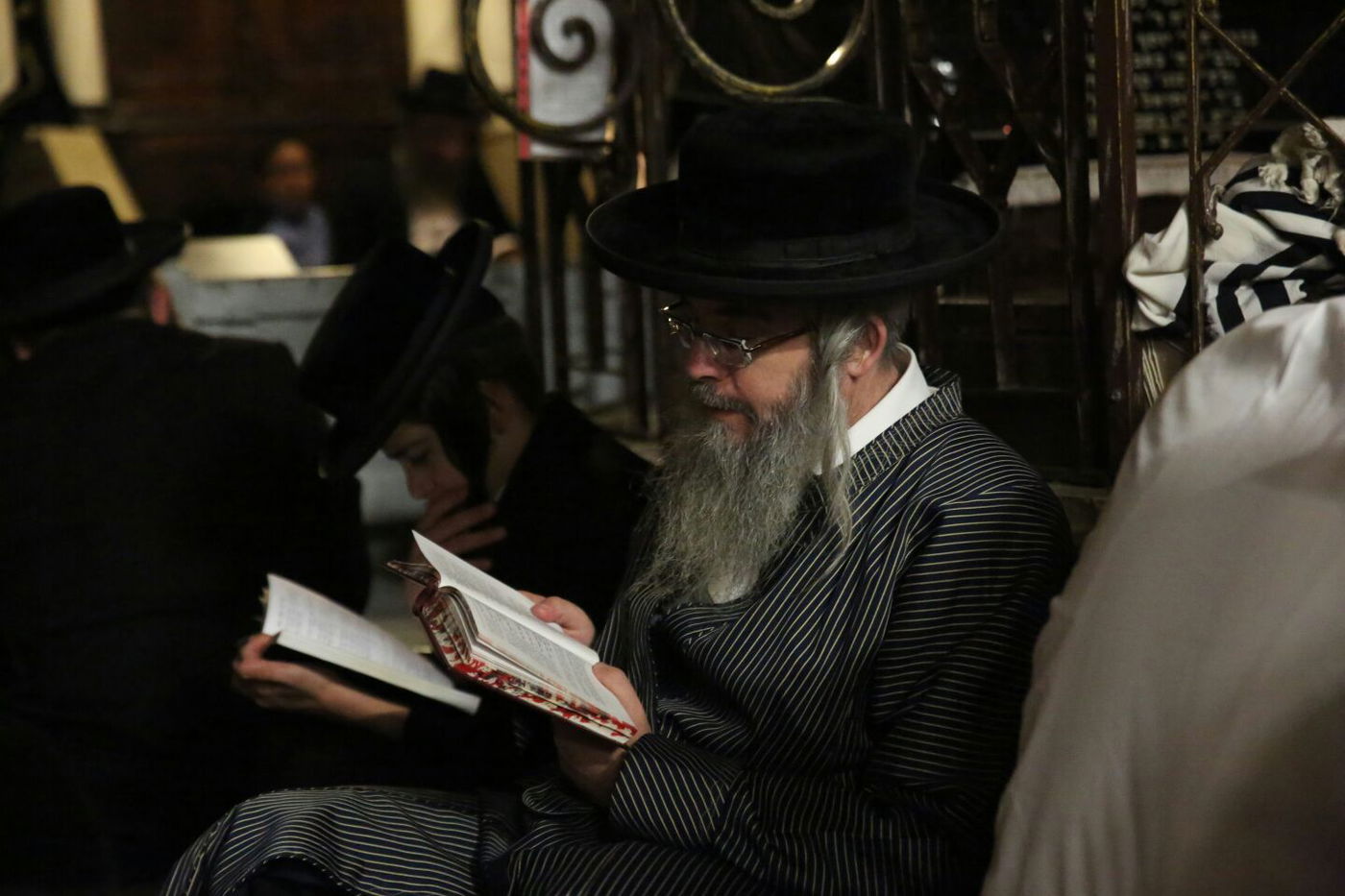 דַּרְכֵי צִיּוֹן אֲבֵלוֹת • הבכי על החורבן במאה שערים